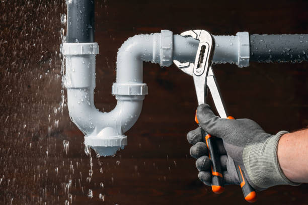 Professional Gas Line Repair technician working in Edwards, MS